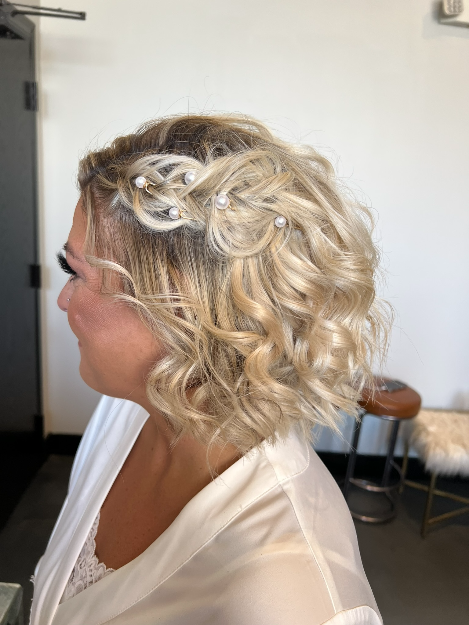 Bridal hairstyle on Parella bride